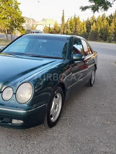 Mercedes E 240-4