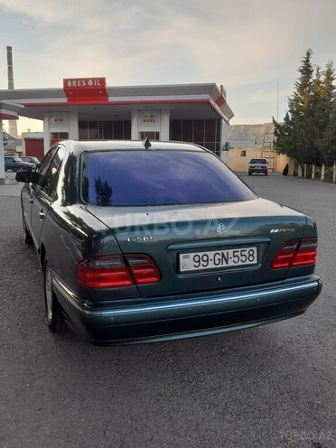 Mercedes E 240-6