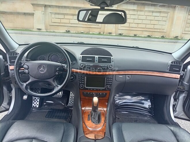 Mercedes E 240-4