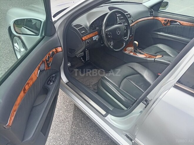 Mercedes E 240-11