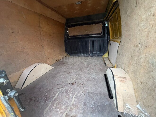 Ford Transit-9