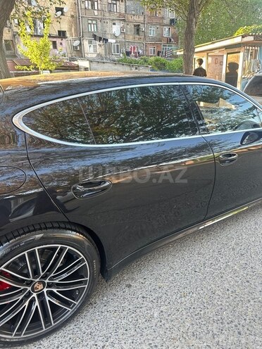 Porsche Panamera 4S Executive-5