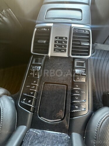 Porsche Panamera 4S Executive-11
