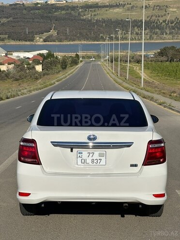 Toyota Corolla Axio-4