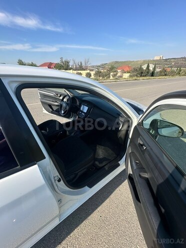 Toyota Corolla Axio-10