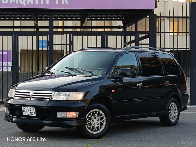 Mitsubishi Chariot-2