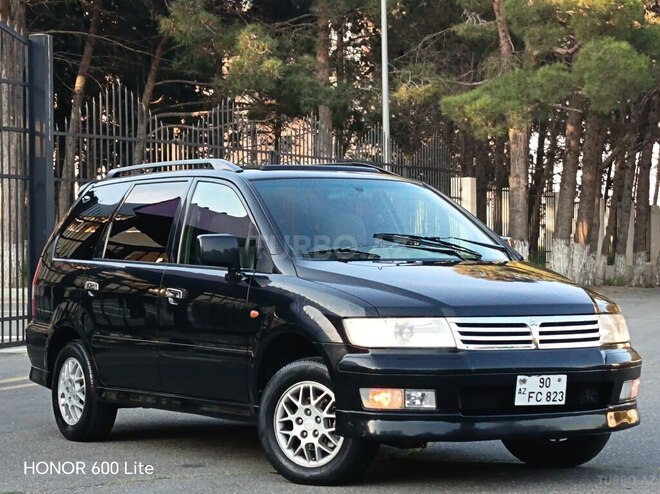 Mitsubishi Chariot-1
