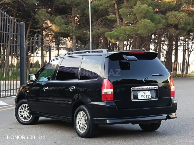 Mitsubishi Chariot-7