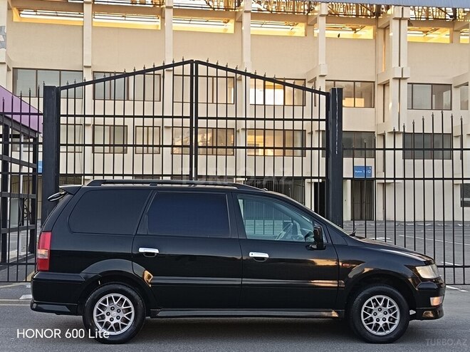 Mitsubishi Chariot-13