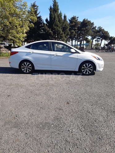 Hyundai Accent-4