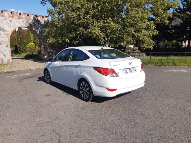 Hyundai Accent-7