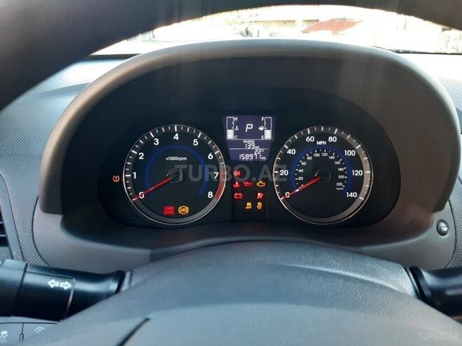 Hyundai Accent-10