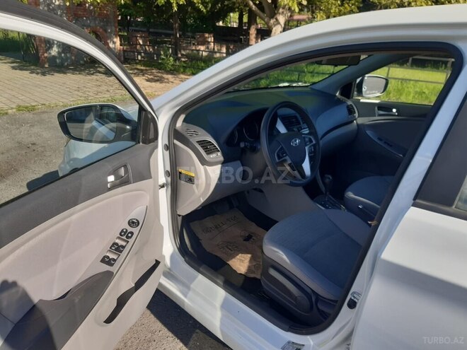Hyundai Accent-9
