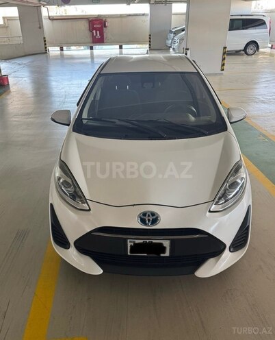 Toyota Aqua-4
