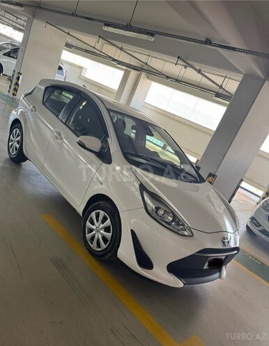 Toyota Aqua-6