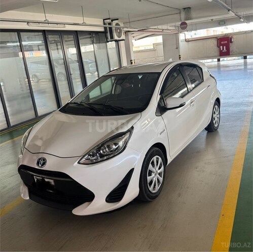 Toyota Aqua-7