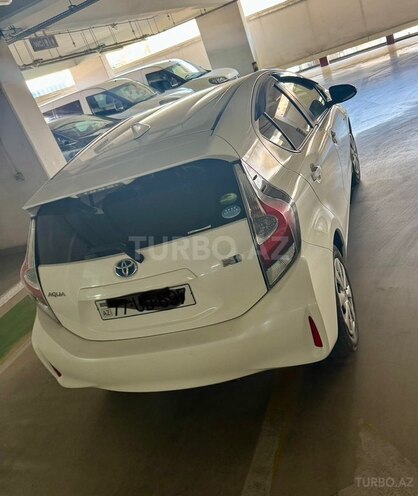 Toyota Aqua-11