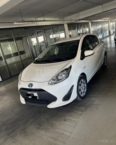Toyota Aqua-16
