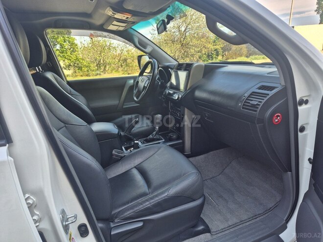 Toyota Land Cruiser Prado-11