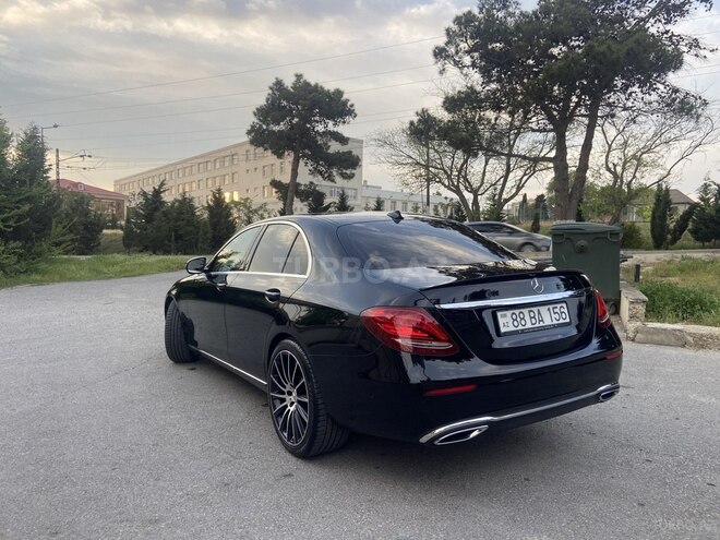 Mercedes E 200 d-12