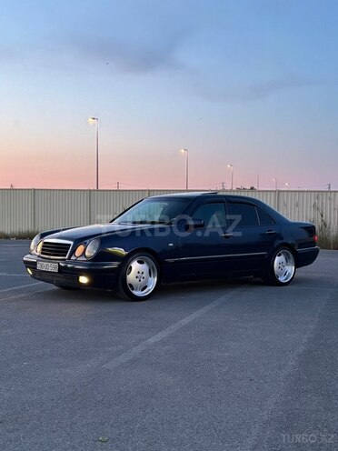 Mercedes E 230-5