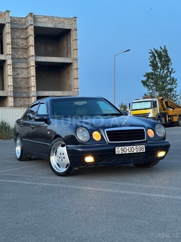 Mercedes E 230-1