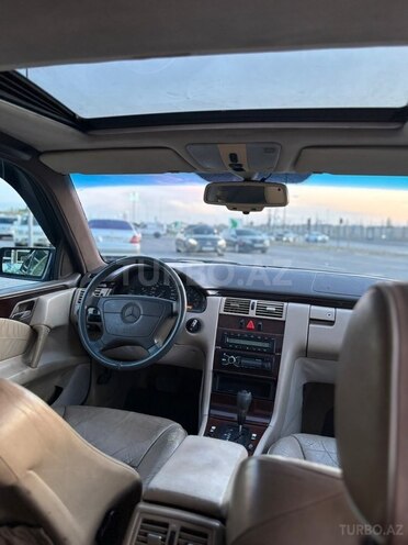 Mercedes E 230-6
