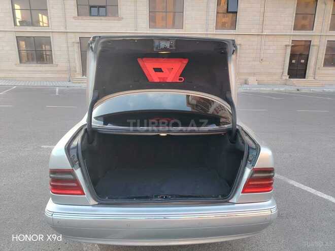Mercedes E 220-4