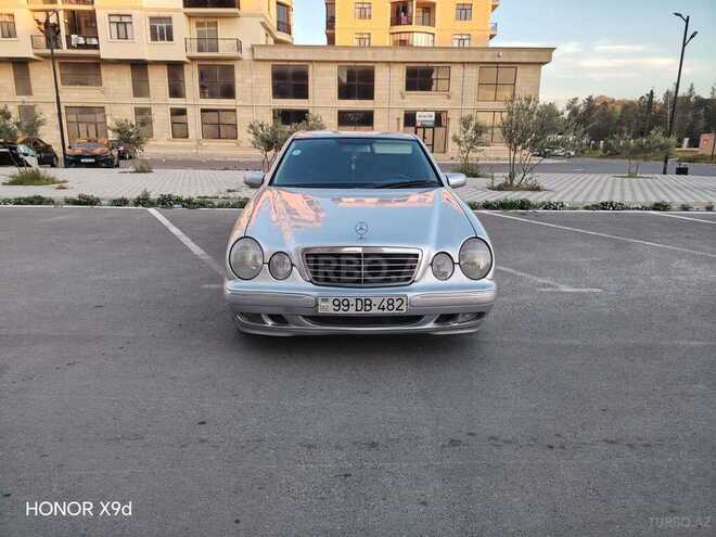 Mercedes E 220-1