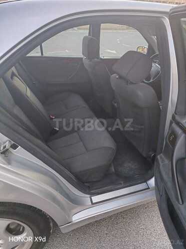 Mercedes E 220-12