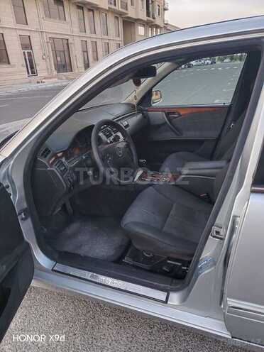 Mercedes E 220-13