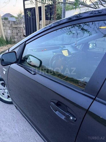 Toyota Prius-4