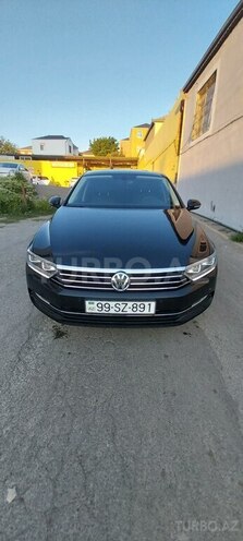 Volkswagen Passat-1