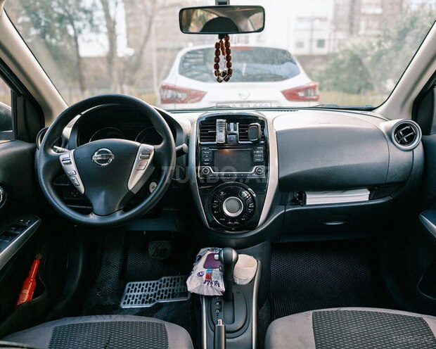 Nissan Sunny-6