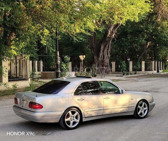 Mercedes E 240-6