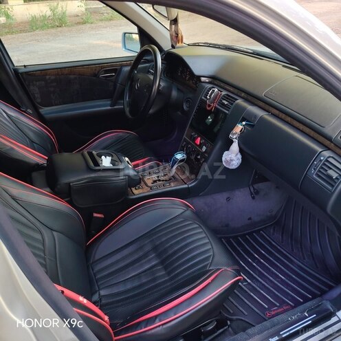Mercedes E 240-10