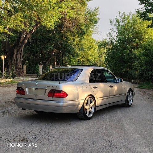 Mercedes E 240-7