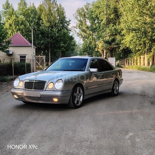 Mercedes E 240-5