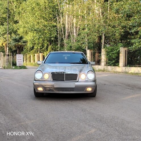 Mercedes E 240-2