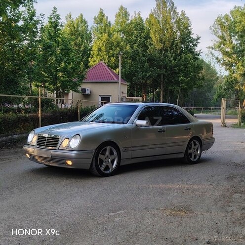 Mercedes E 240-3