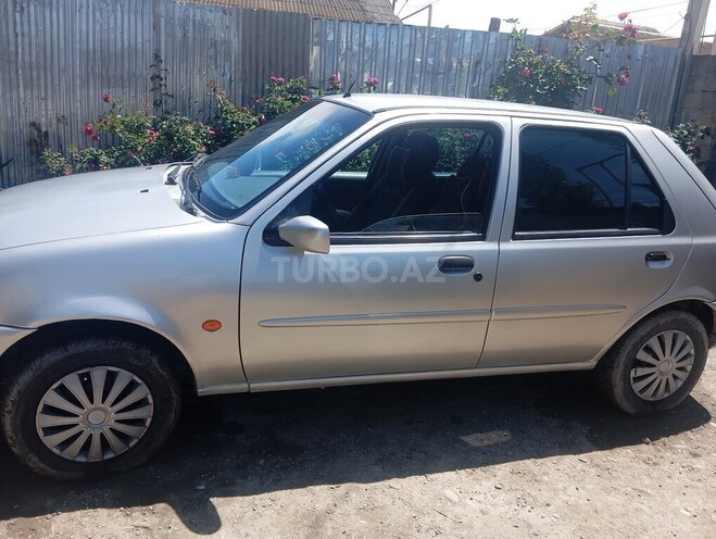 Ford Fiesta-4