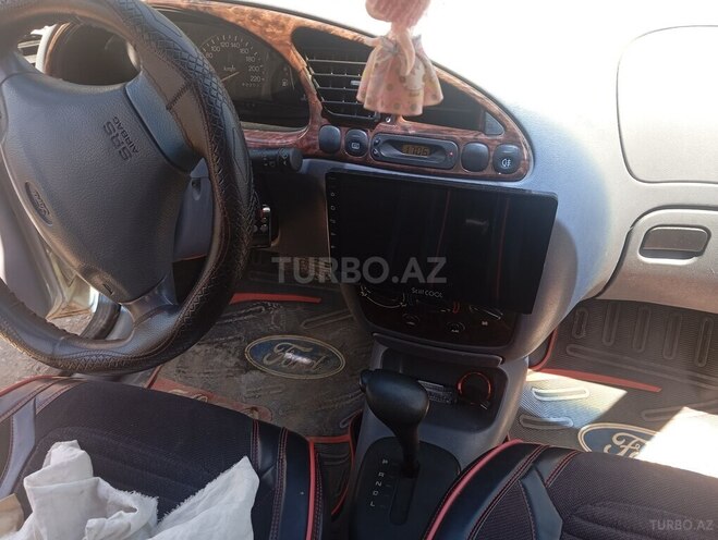 Ford Fiesta-7