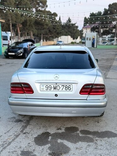 Mercedes E 280-5
