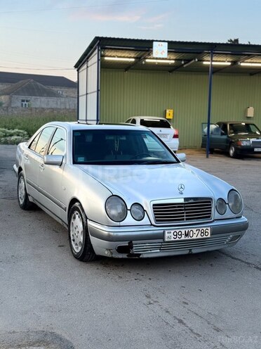 Mercedes E 280-2