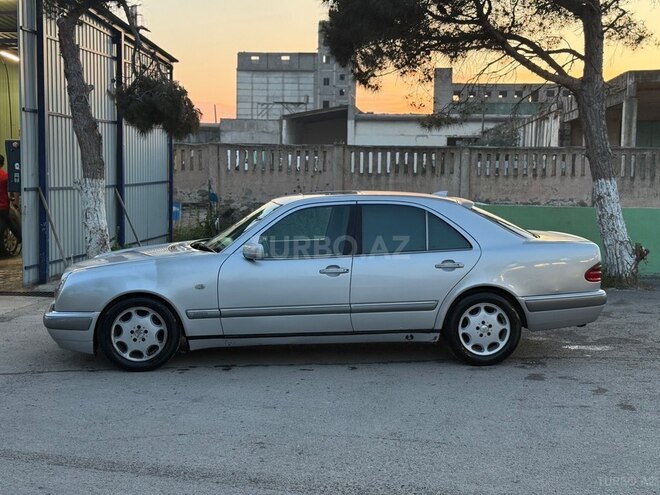 Mercedes E 280-10