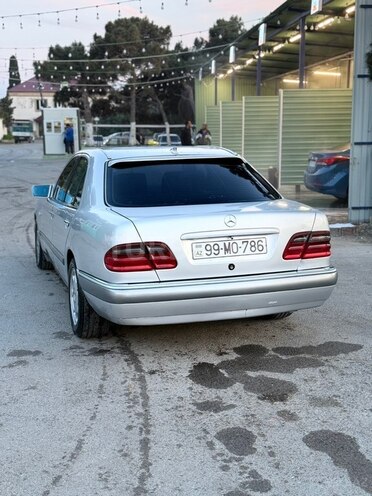 Mercedes E 280-4