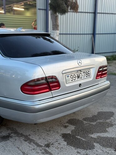 Mercedes E 280-6