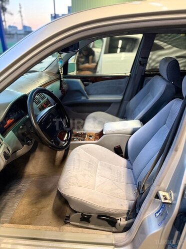 Mercedes E 280-17