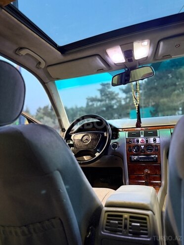 Mercedes E 280-13