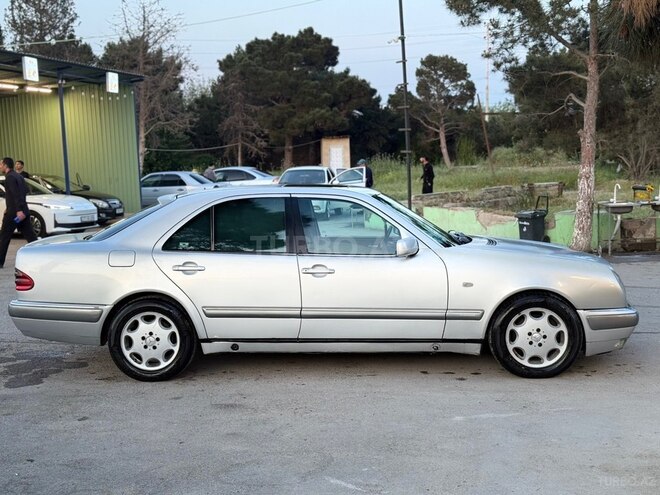 Mercedes E 280-8